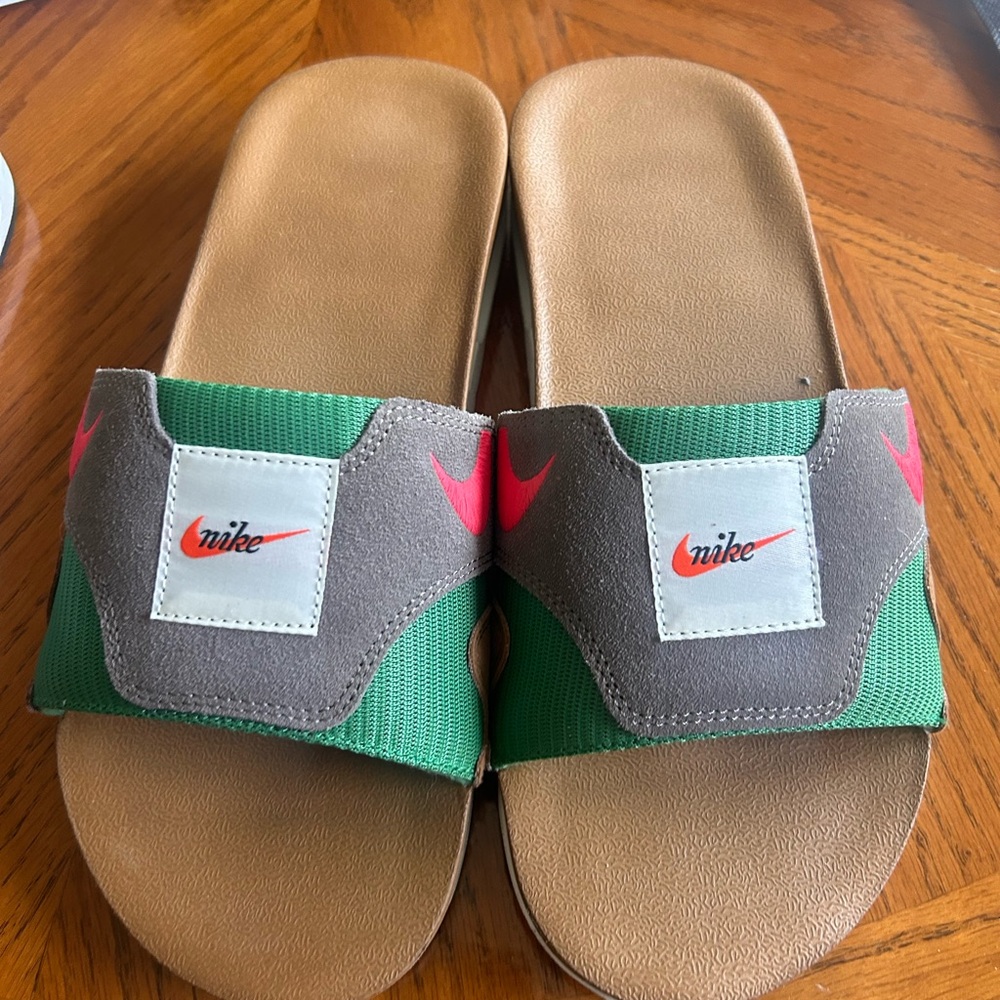 Men’s Nike AirMax slides size 11. Worn once.
